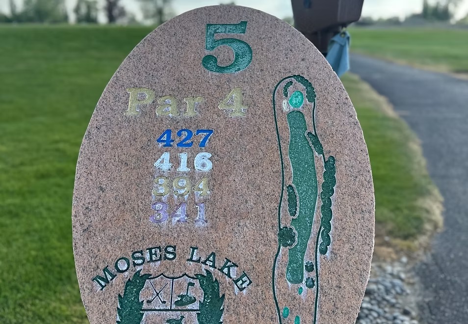 Hole 5 sign showing Par 4 at 427 yards.
